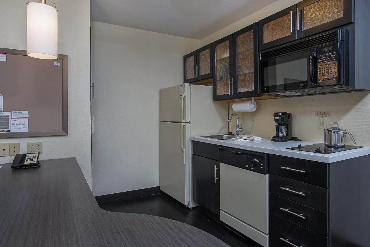 Candlewood Suites Louisville Airport By Ihg מראה חיצוני תמונה